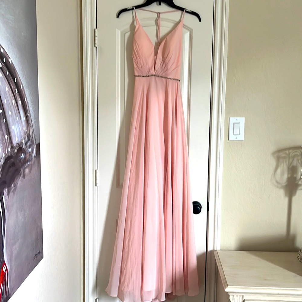 Ladies Lulu gown size 2 Blush color